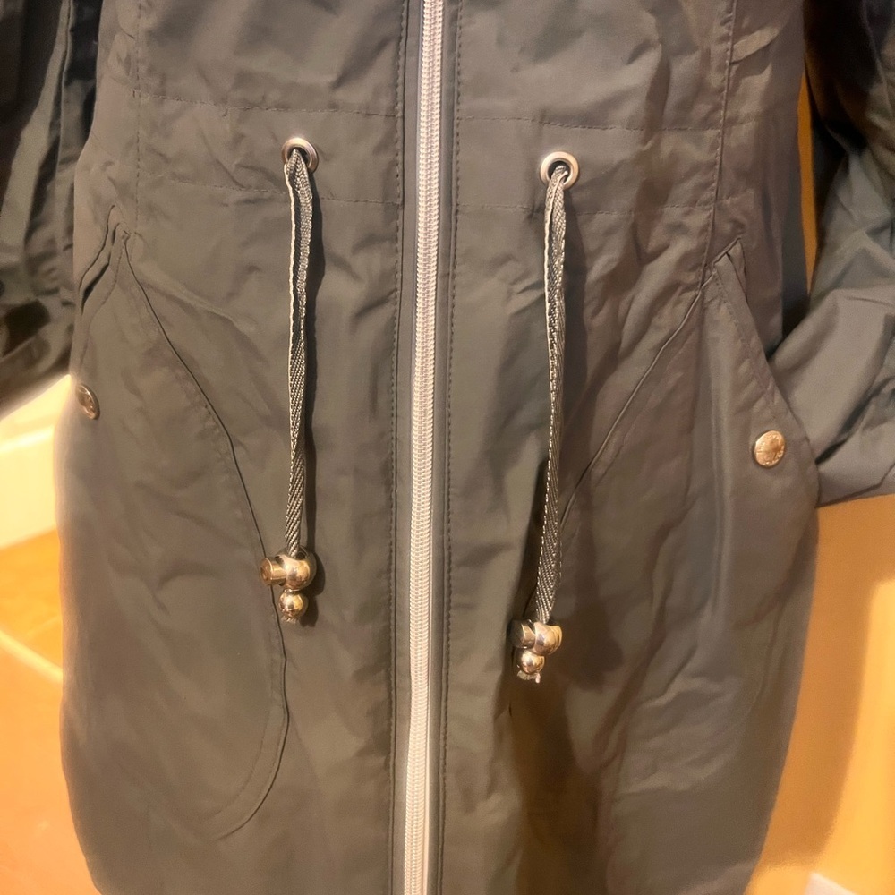 Laundry By Shelli Segal Packable Raincoat Olive Green Nylon Jacket size M - Picture 6 of 14